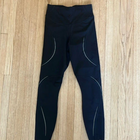 Lululemon base pace reflective crop, black, 4 - Picture 1 of 5